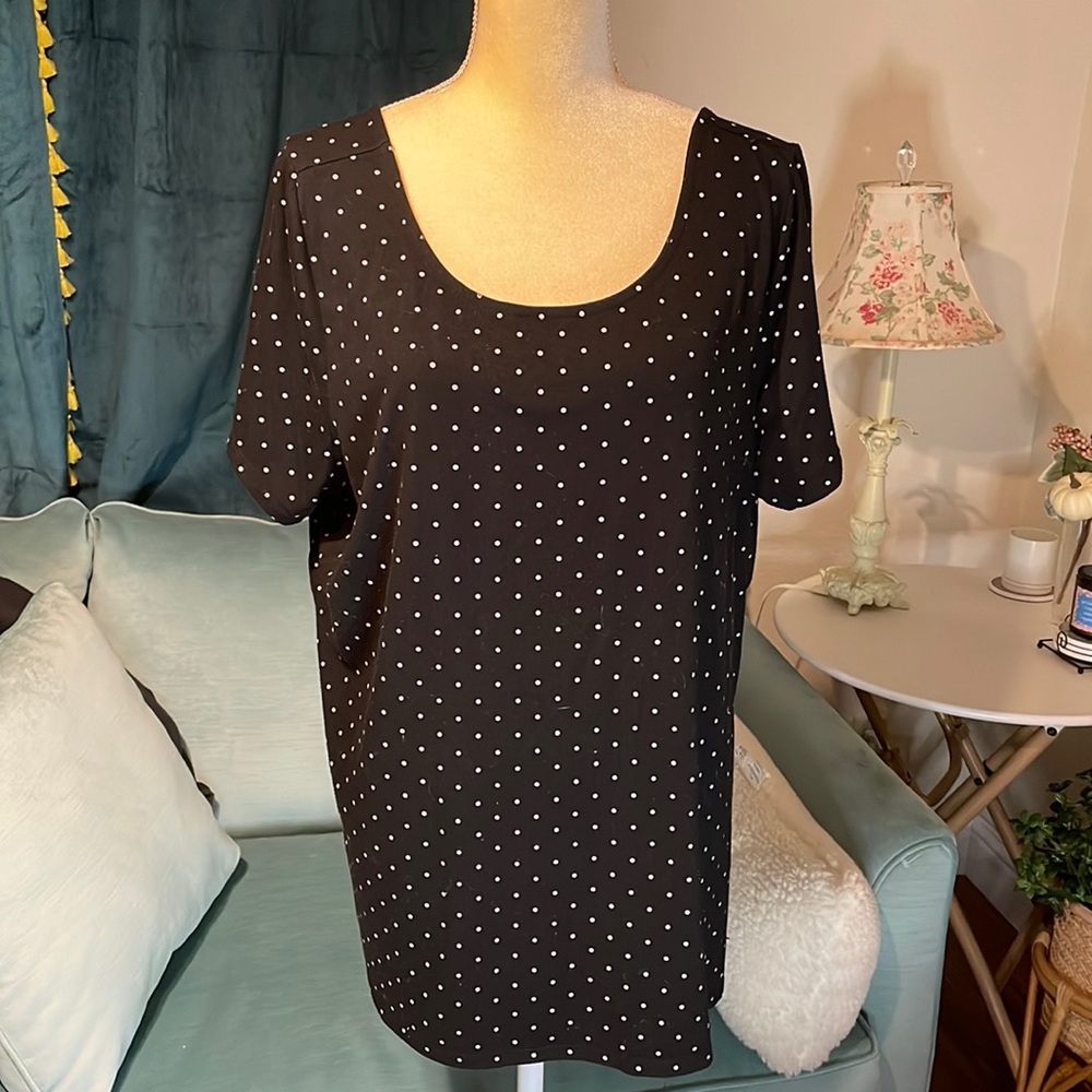 Cute polka dot torrid size 3x shirt sleeve top pre worn